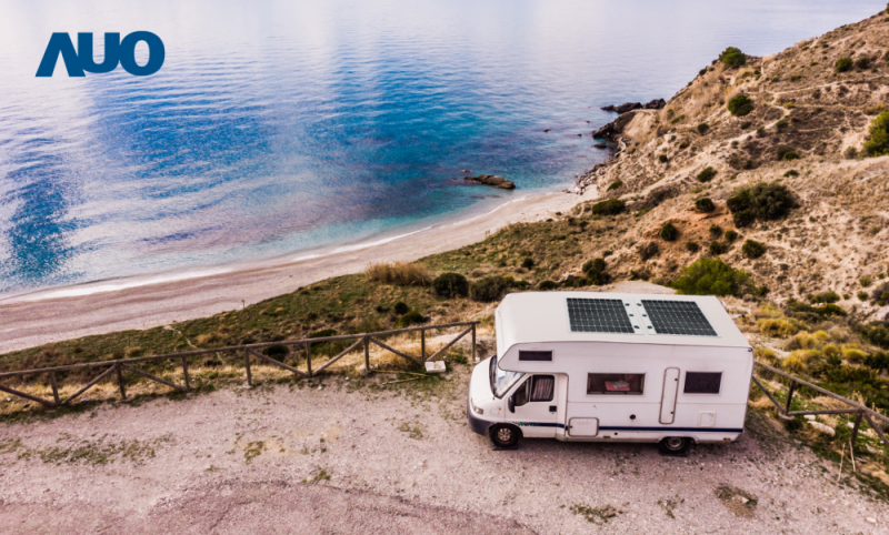 「可撓輕量化太陽光電板SunCurva」使用輕量特殊耐候型複合板取代傳統太陽能板的玻璃前板，不僅降低70%重量，每米平方僅3Kg；具有抗衝擊性能及通過電磁相容性測試，可應用於交通運輸工具，如露營車、遊艇等